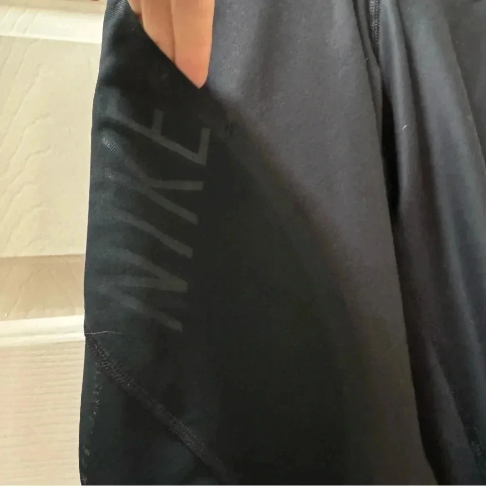 Nike Power Legend 20” Mid Rise Training Capri Leggings Women’s size Small